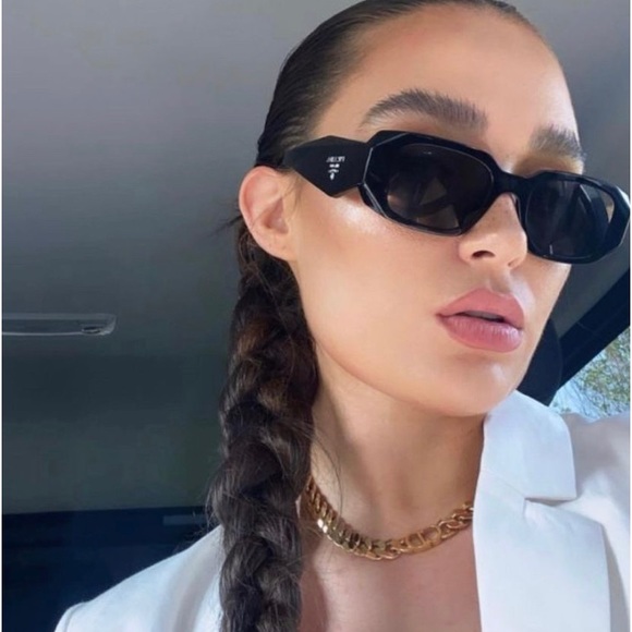 💯 - Authentic- NEW Prada PR17WS 1AB5S0 Black Gray Rectangle Unisex Sunglasses - Picture 3 of 9